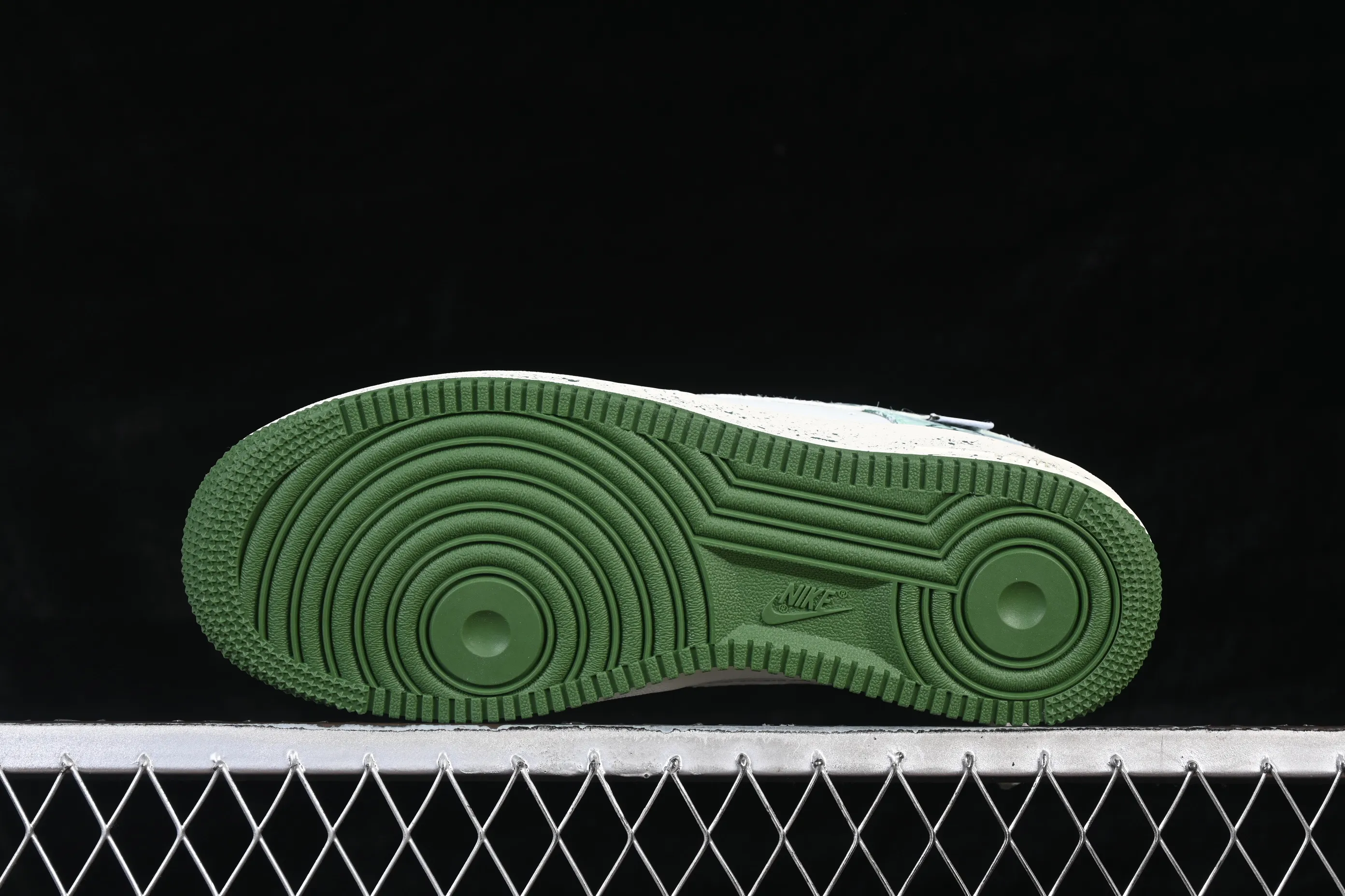 All categories Nk Air Force 1 Air Force series Nk Air Force 1 Low Air Force low-top Nike Air Force 1'07 Low "Bamboo In Ink Wash" Hand-painted graffiti Green bamboo ink rhyme Air Force 1 low-top casual sneakers FB1839-123